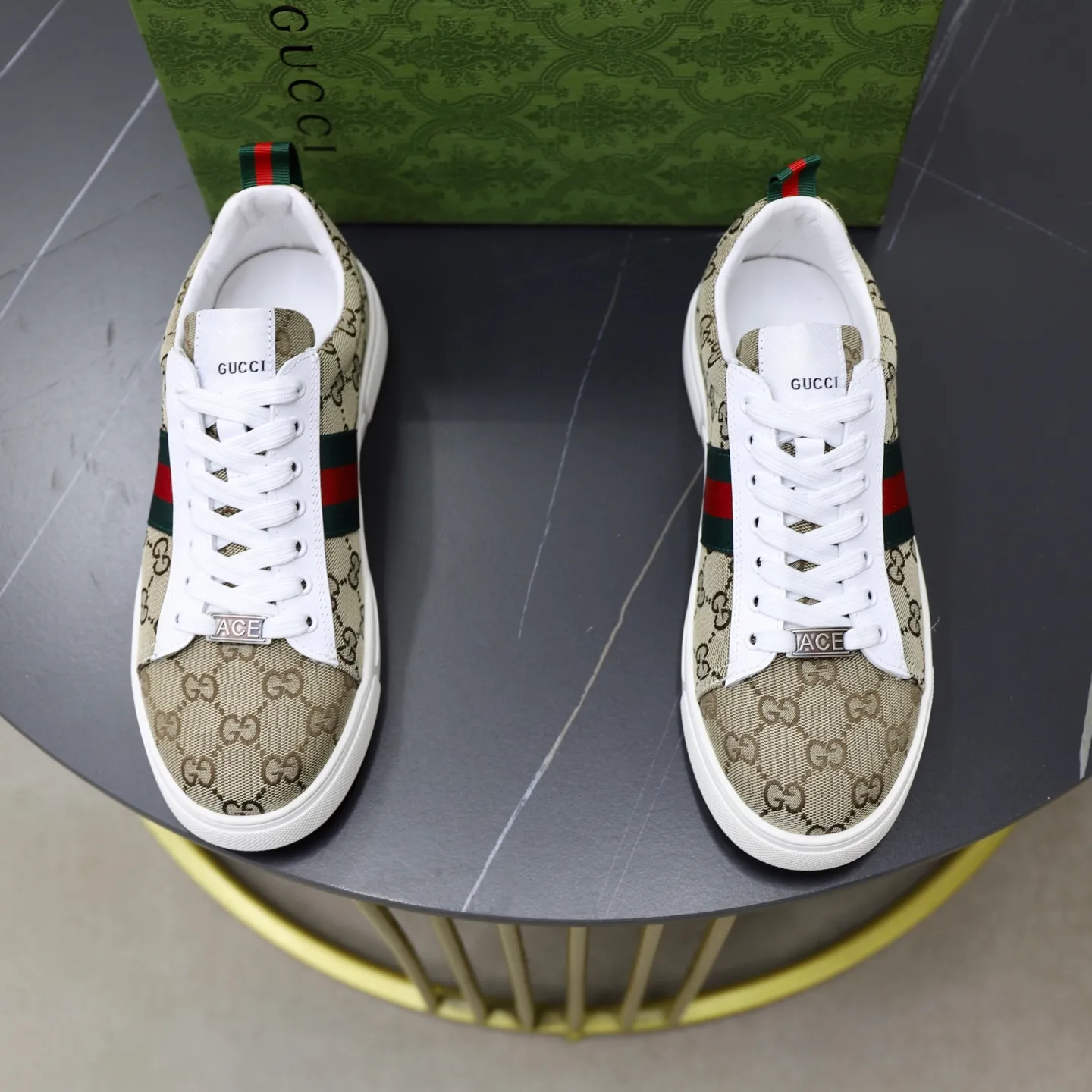 Ex-factory price: 440💰🙅‍♂️🙅‍♂️🙅‍♂️ Brand: GUCCI Standard code: 38-44 (45 customized) Grade: Same as the official website Material: Original material splicing Comfortable and breathable lining Lightweight and wear-resistant sports outsole Style category: Men's fashionable casual shoes Running sneakers Distinguished luxury brand elements Top luxury Color: actual picture color